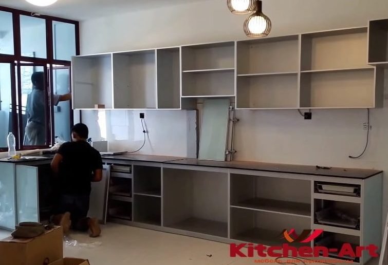 как устанавливают встроенную кухонную мебель