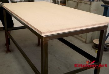 изготовление металлической основы стола из дерева