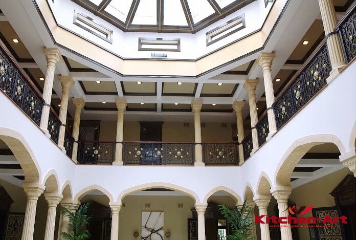 лестница с кованынми перилами на заказ