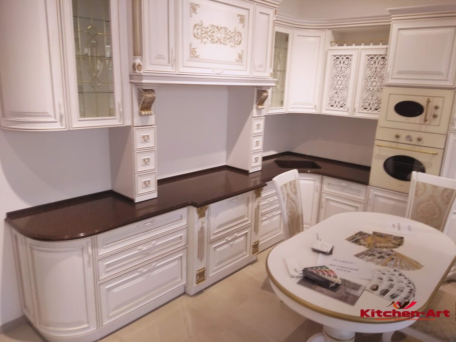 Эксклюзивная гнутая кухня из дерева под заказ