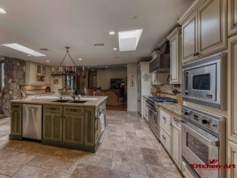 массиваная стойка на кухню из дерева