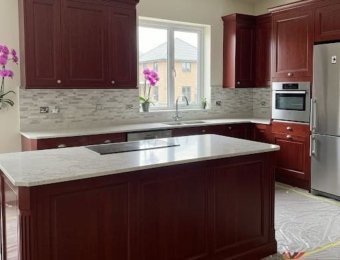 кухонный остров красный