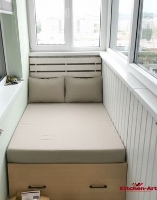 вбудовані меблі на балкон