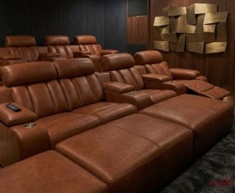 кресла для кинотеатра из кожи красного цвета