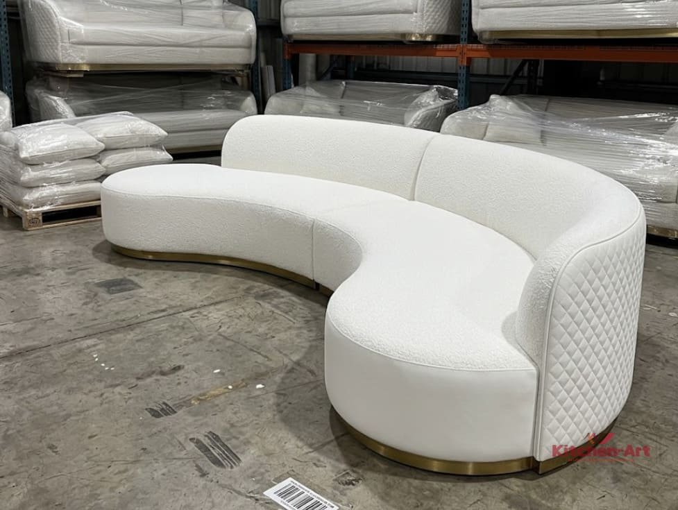 білий диван півмісяцем