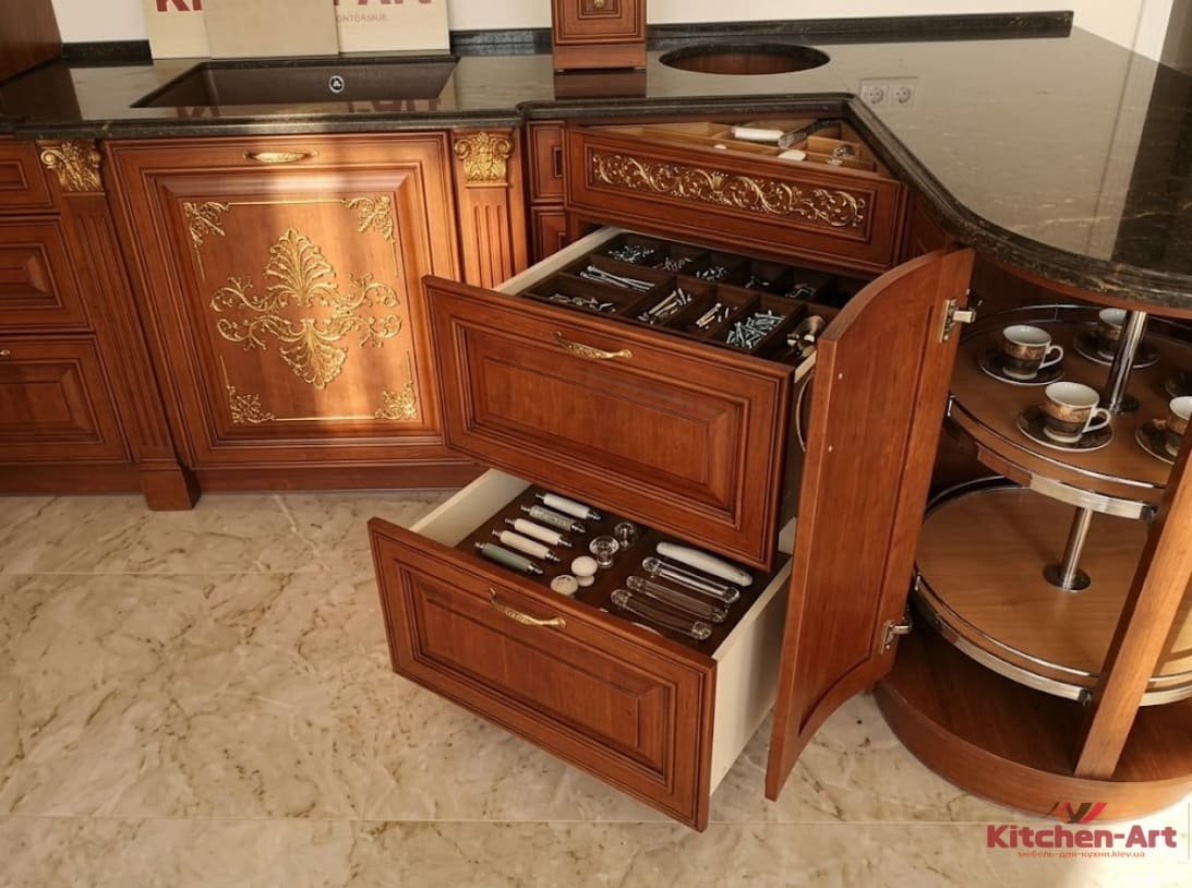 Класична кухня в стилі прованс