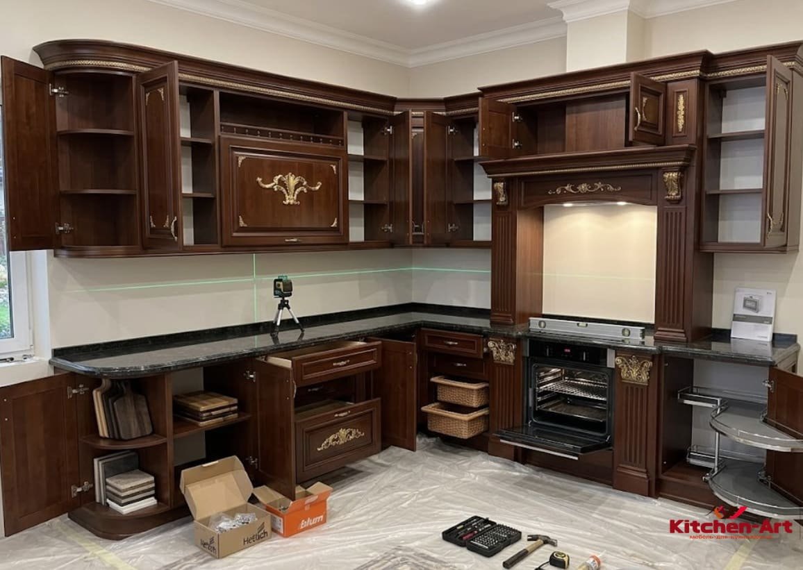 Класична кухня пряма з дерева