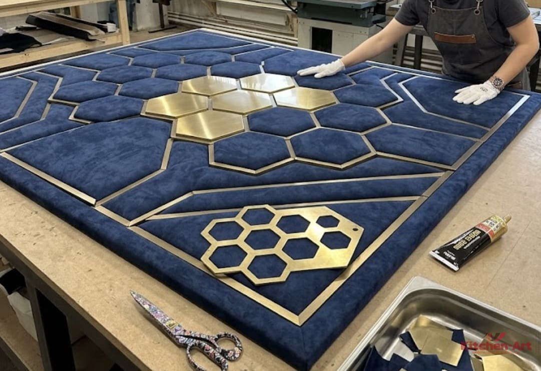 текстильні панелі з латунними вставками