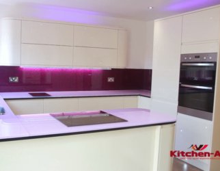 Стеклянный фартук на кухню БУча