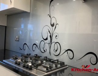 Стеклянный фартук на кухню Новые петровцы