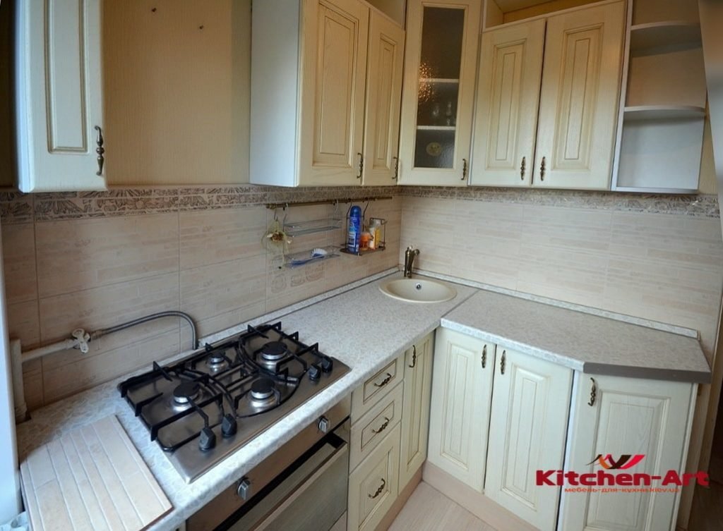 компактная угловая кухня