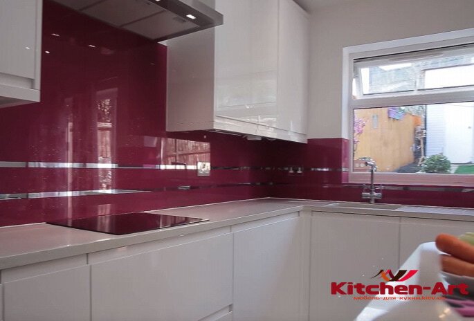 красынй фартук на кухню