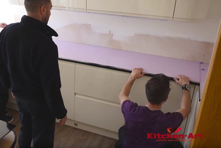 установка фартука из стекла в Кухню КИев