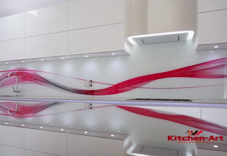 кухня со стеклянным фартуком на заказ