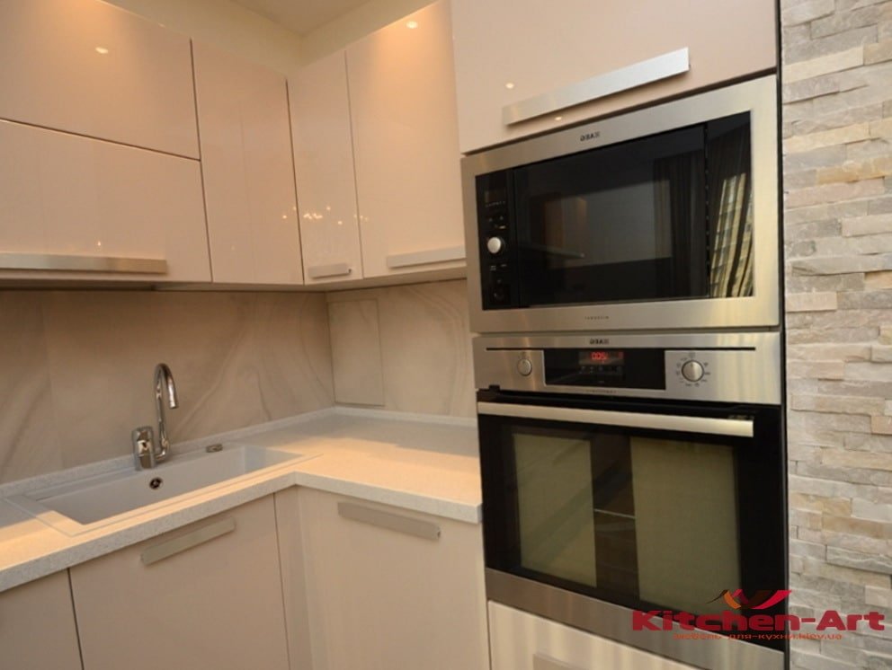 простая кухонная мебель