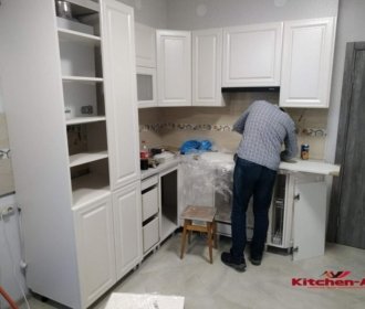 кухня из тонированного дерева под заказ