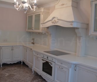 кухня угловой формы в классическом стиле