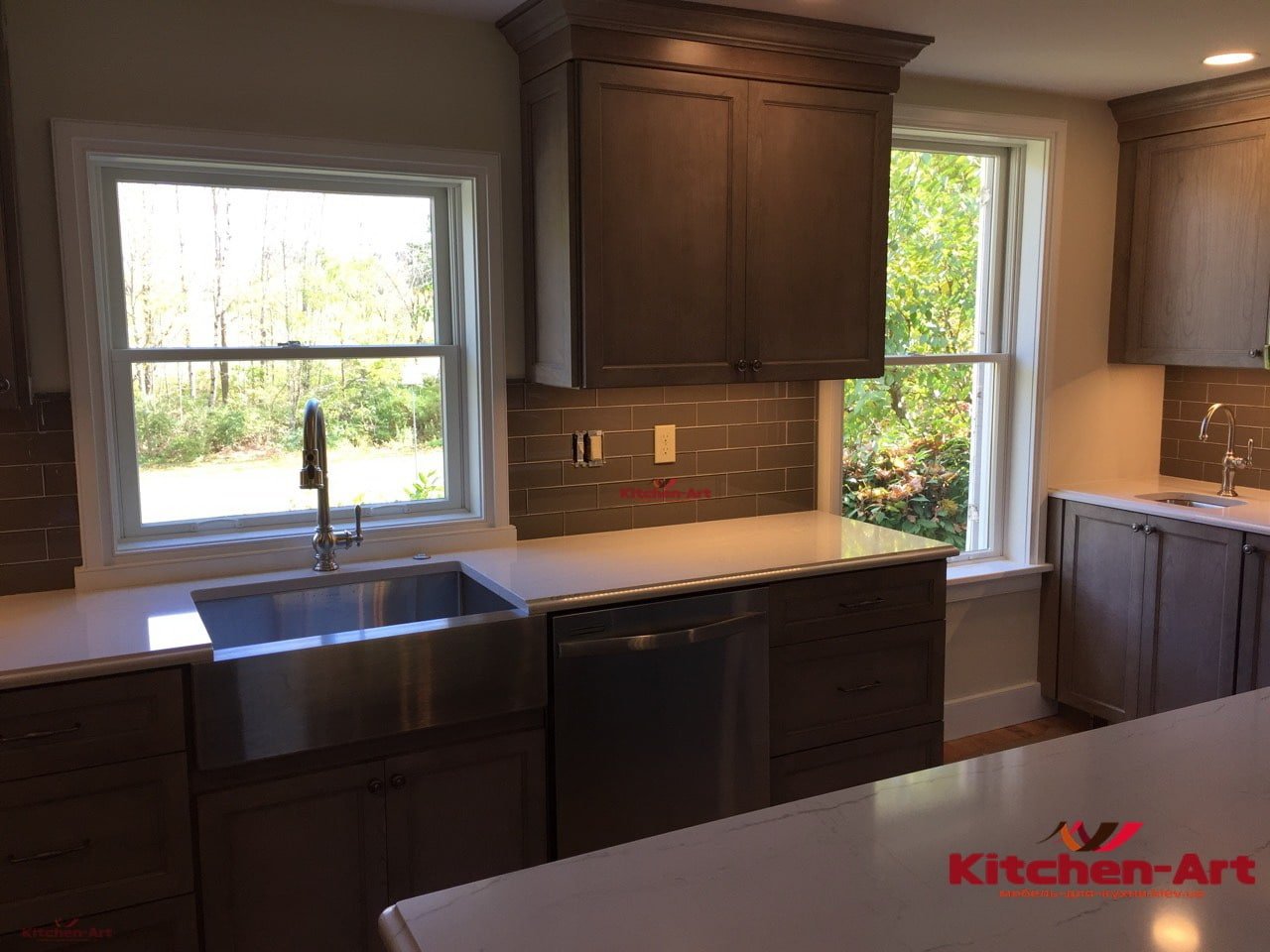 элитная кухня с островом из бука