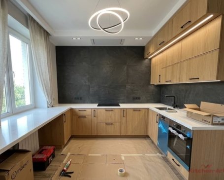 интерьер кухни в скандинавском стиле с окном