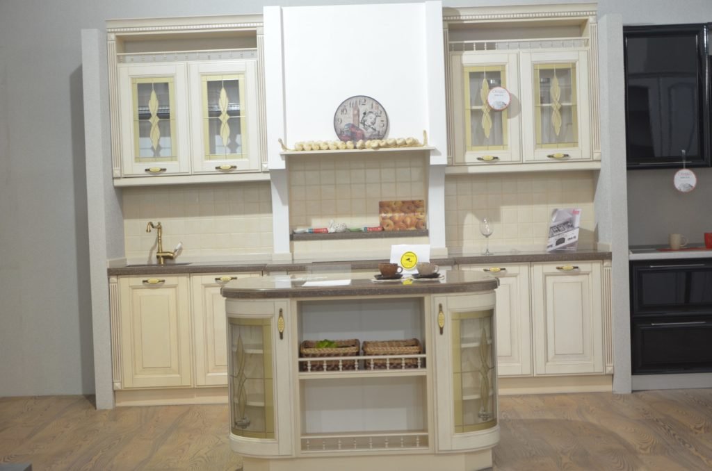 продажа мебели с кухонным островом