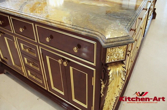 кухня из красного дерева