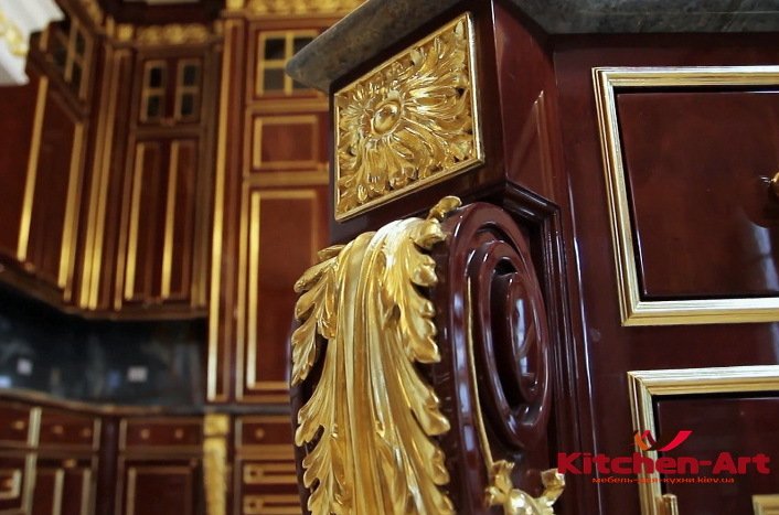 мебель из красного дерева