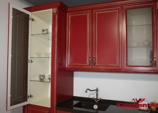 классическая красная кухня