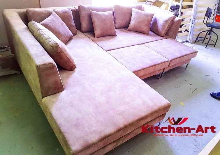 Розовый диван на заказ Киев
