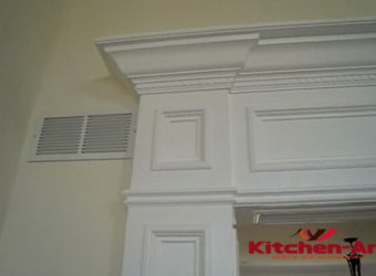 деревянные откосы и балки вокруг двери