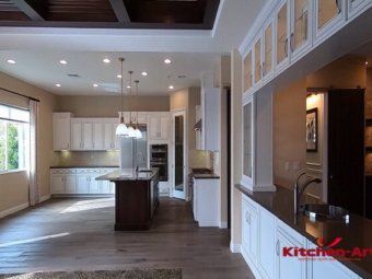 классическая кухня с барной стойкой под заказ классическая кухня с барной стойкой под заказ