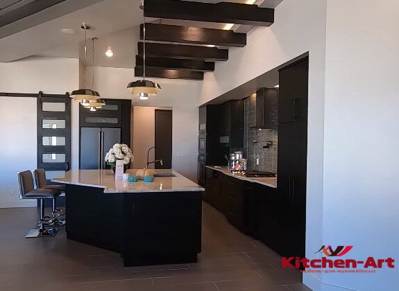 Кухни с островом в Украине из дерева