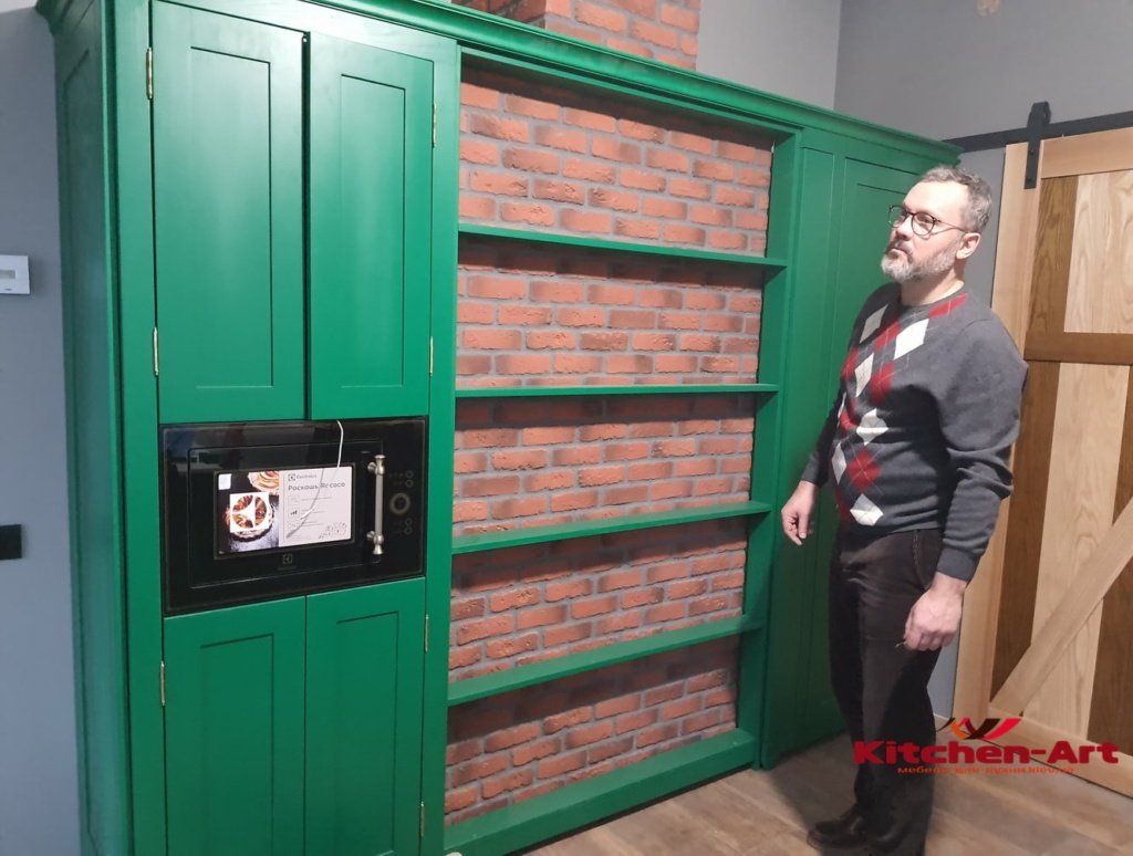 зеленый деревянный шкаф на кухню