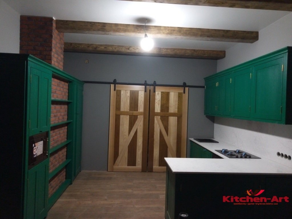 деревянная дизайнерская кухня зеленого цвета