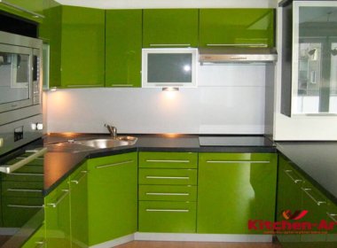 Угловая зеленая кухня Угловая зеленая кухня