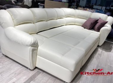 раскладной диван белого цвета со спальным местом