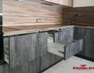 угловая кухня с фартуком из дсп