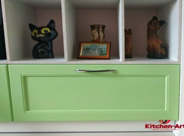 зеленая угловая кухня под заказ с каменной столешницей зеленая угловая кухня под заказ с каменной столешницей