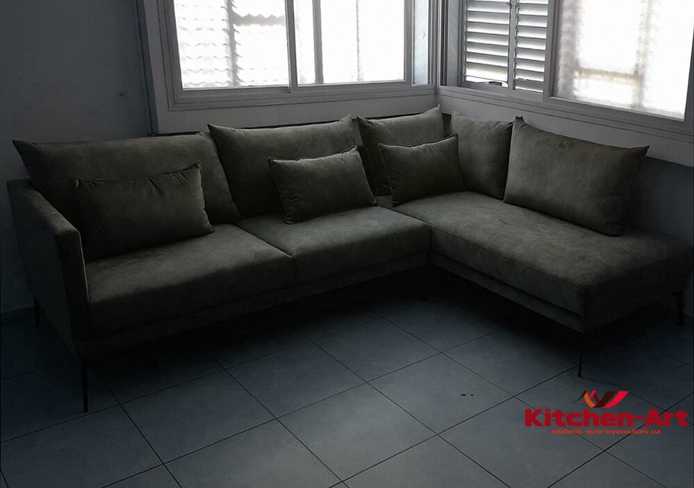 серый угловой диван