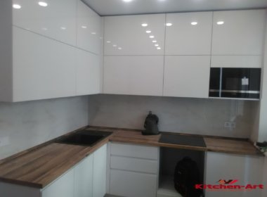 белая глянцевая угловая кухня из мдф