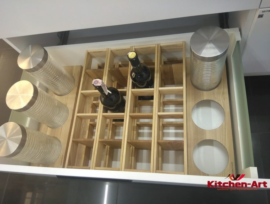 с фасадами из бука кухни на заказ