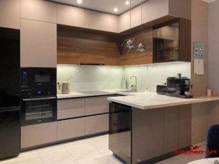 Кухня буквоюп з вікном фото Кухня буквоюп з вікном фото