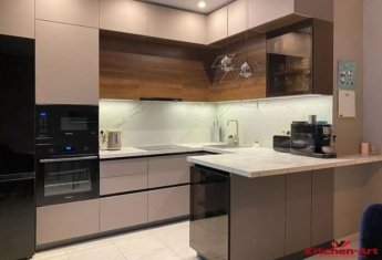 Кухня буквоюп з вікном фото Кухня буквоюп з вікном фото