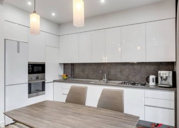 черно біла вбудована кухня