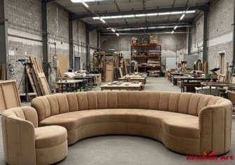 мягкая радиусная мебель кофейного цвета