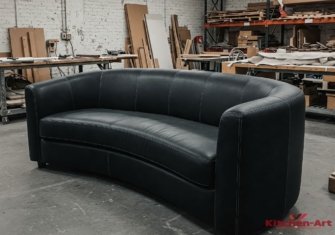 Небольшой круглый диван для террасы