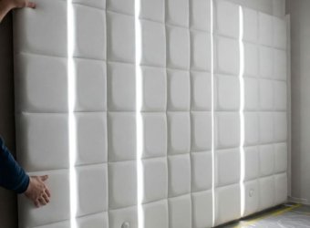 декор мягкими панелями на стену в спальню