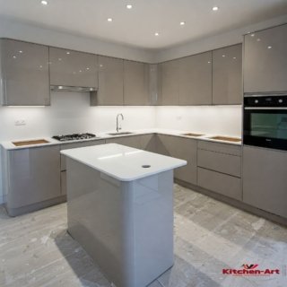 классическая встроенная кухня с порталом