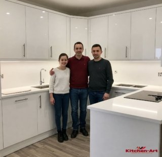 функциональная встроенная кухня в нише