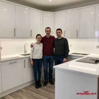 функциональная встроенная кухня в нише