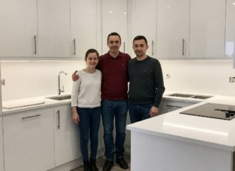 функциональная встроенная кухня в нише